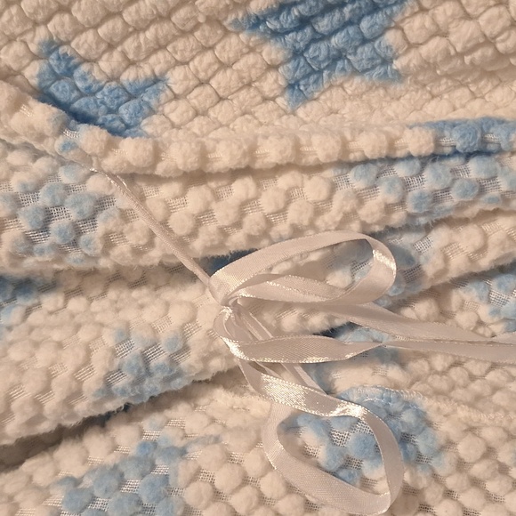 Fluffy robe with hood and tie belt - Picture 5 of 10